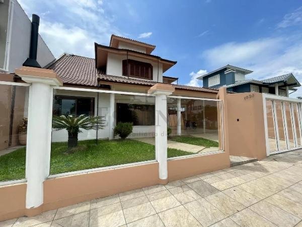 Casa 04 dormitórios