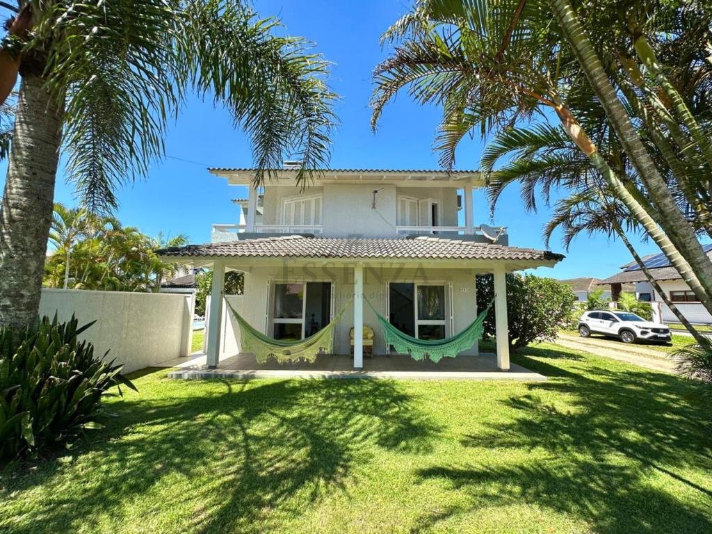 Casa 04 dormitórios